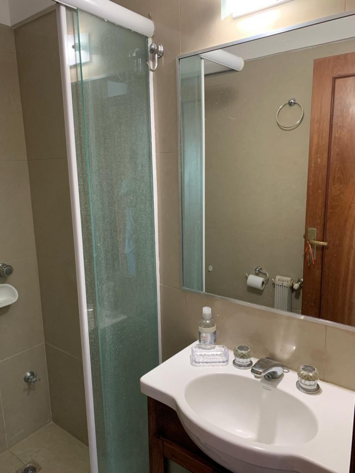 Alquiler 12 meses - Depto. 3 amb. con dependencia, cochera y vista al mar