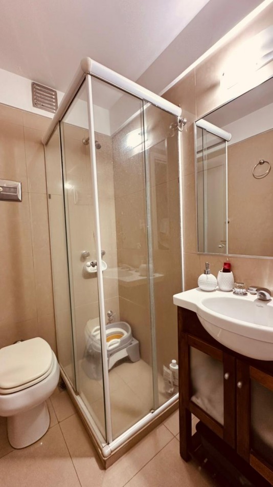 Alquiler 12 meses - Depto. 3 amb. con dependencia, cochera y vista al mar