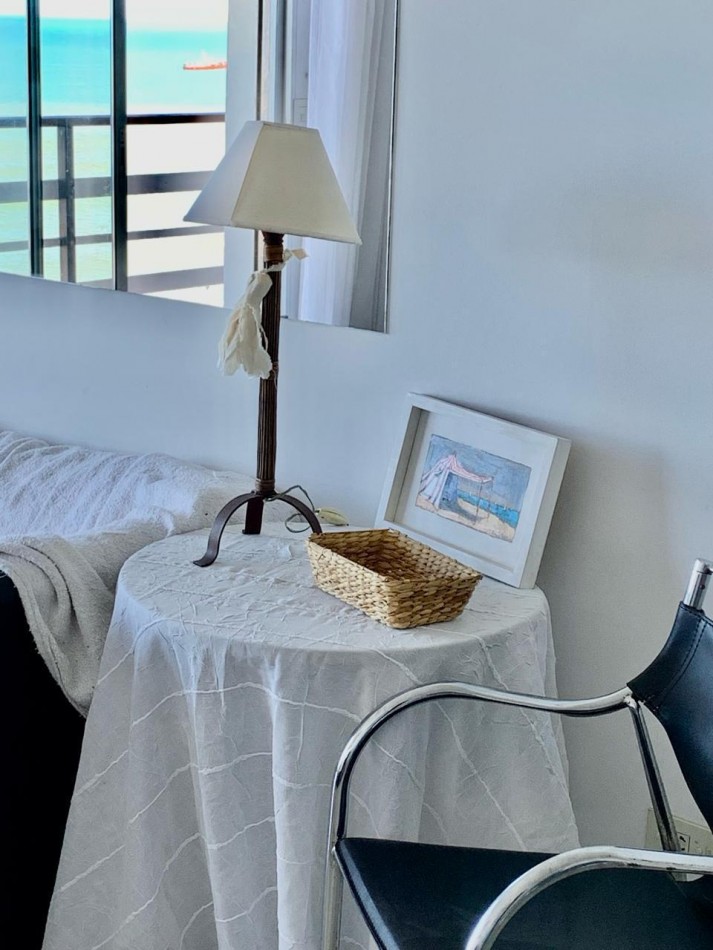 Alquiler 12 meses - Depto. 3 amb. con dependencia, cochera y vista al mar