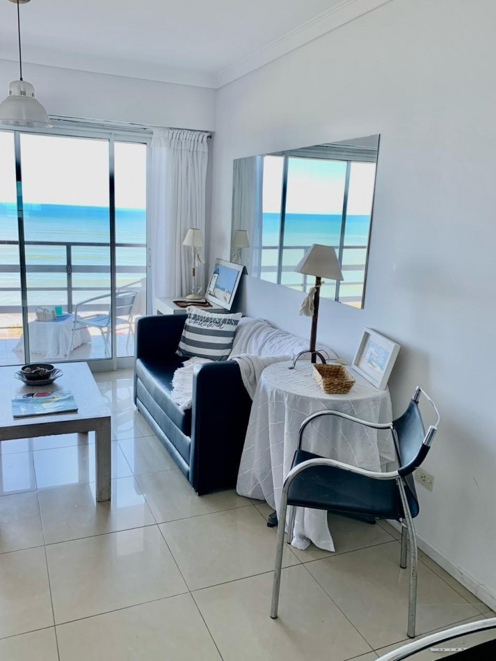 Alquiler 12 meses - Depto. 3 amb. con dependencia, cochera y vista al mar