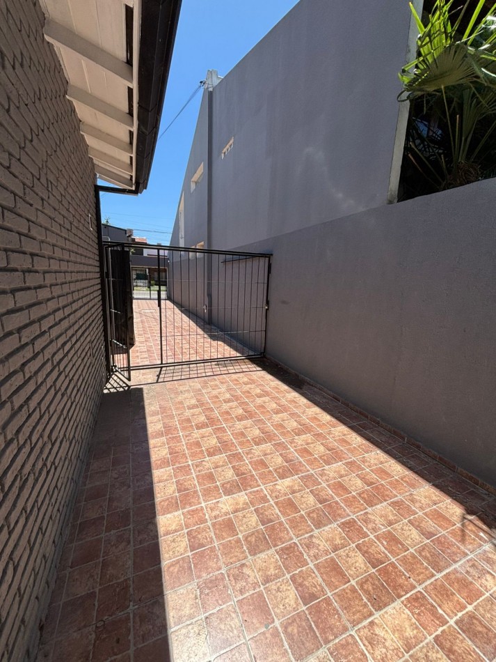 Venta - Duplex de dos ambientes con patio/cochera.