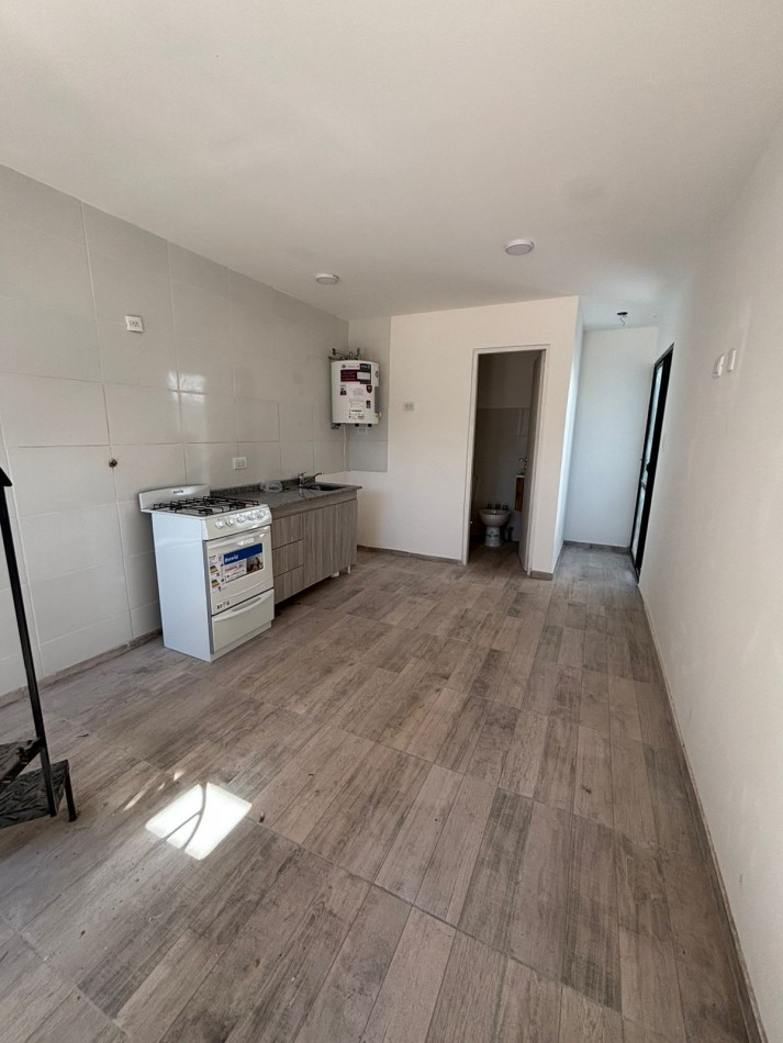 Venta - Duplex de dos ambientes con patio/cochera.