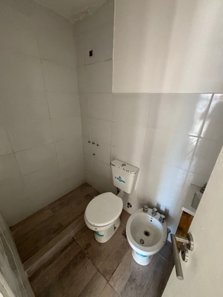 Venta - Duplex de dos ambientes con patio/cochera.