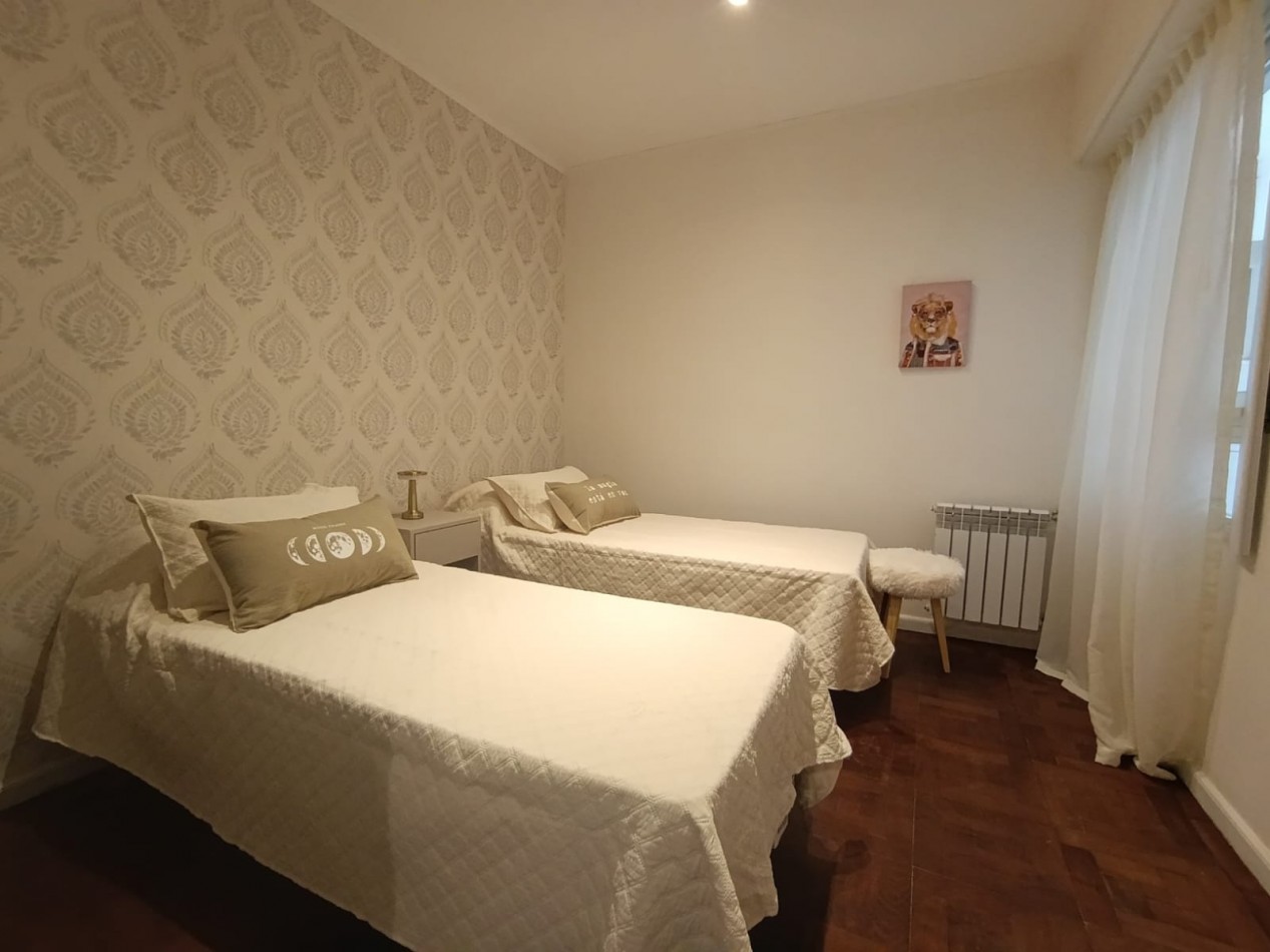 Venta - Semipiso de tres ambientes amueblado.