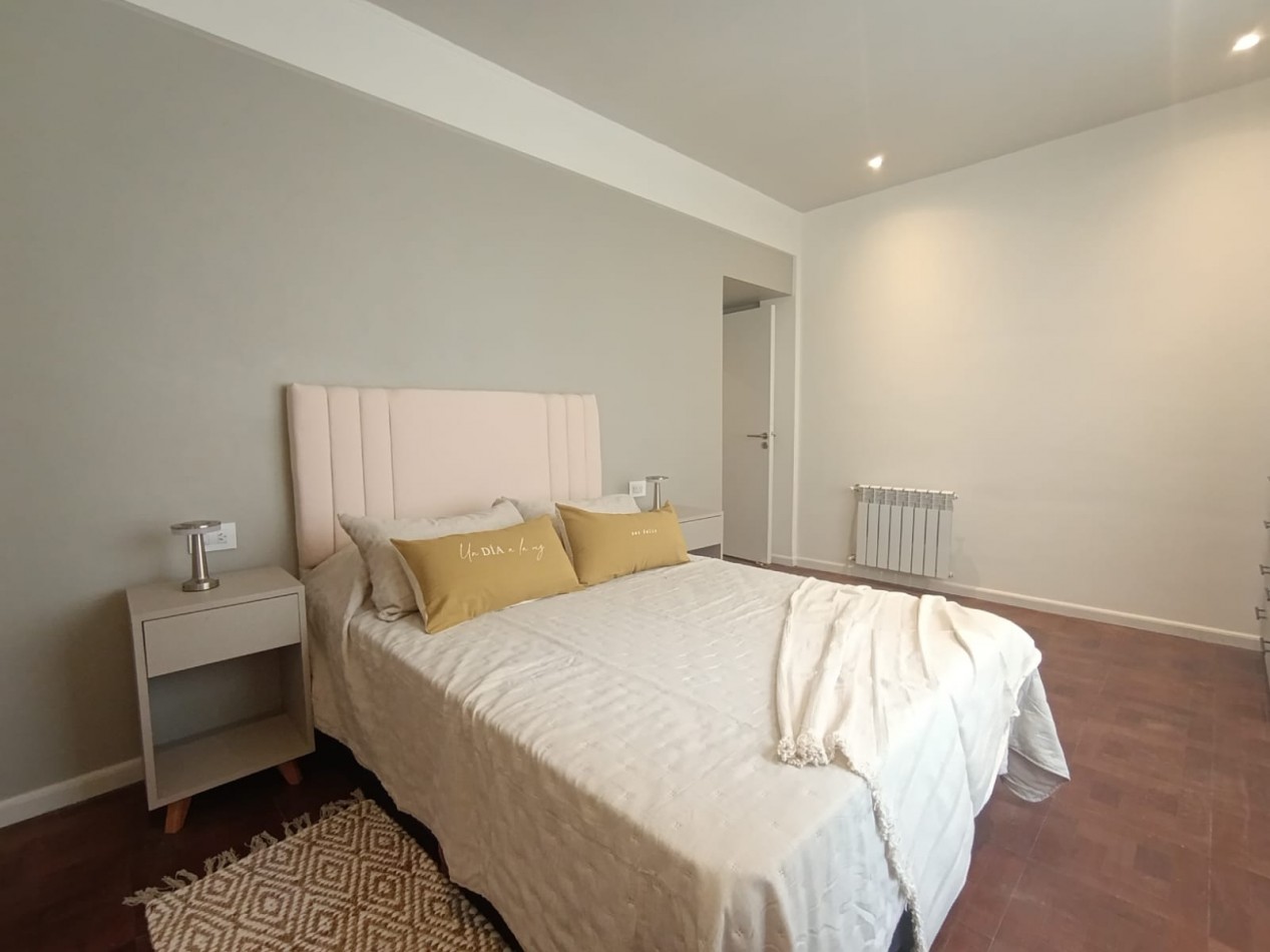 Venta - Semipiso de tres ambientes amueblado.