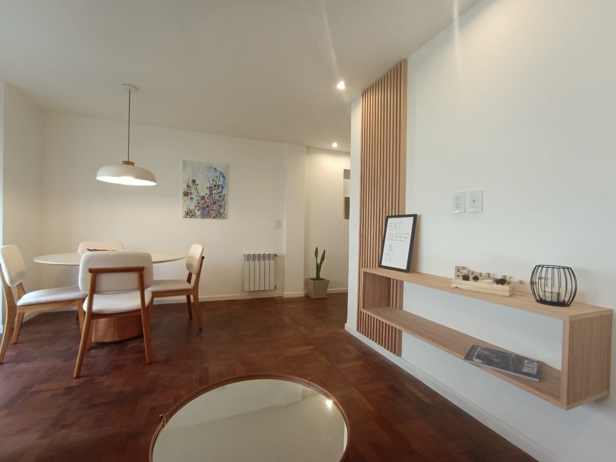 Venta - Semipiso de tres ambientes amueblado.