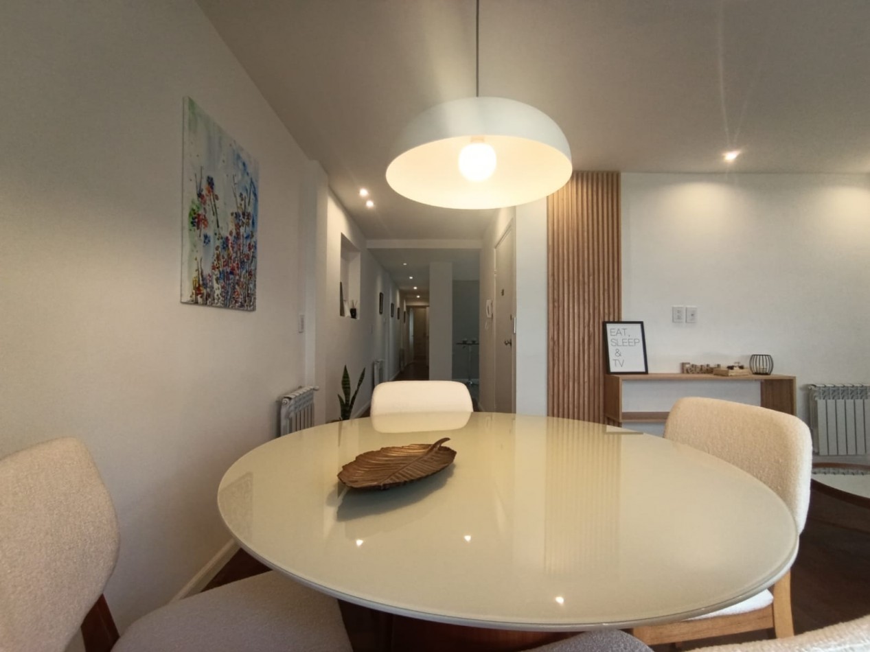 Venta - Semipiso de tres ambientes amueblado.