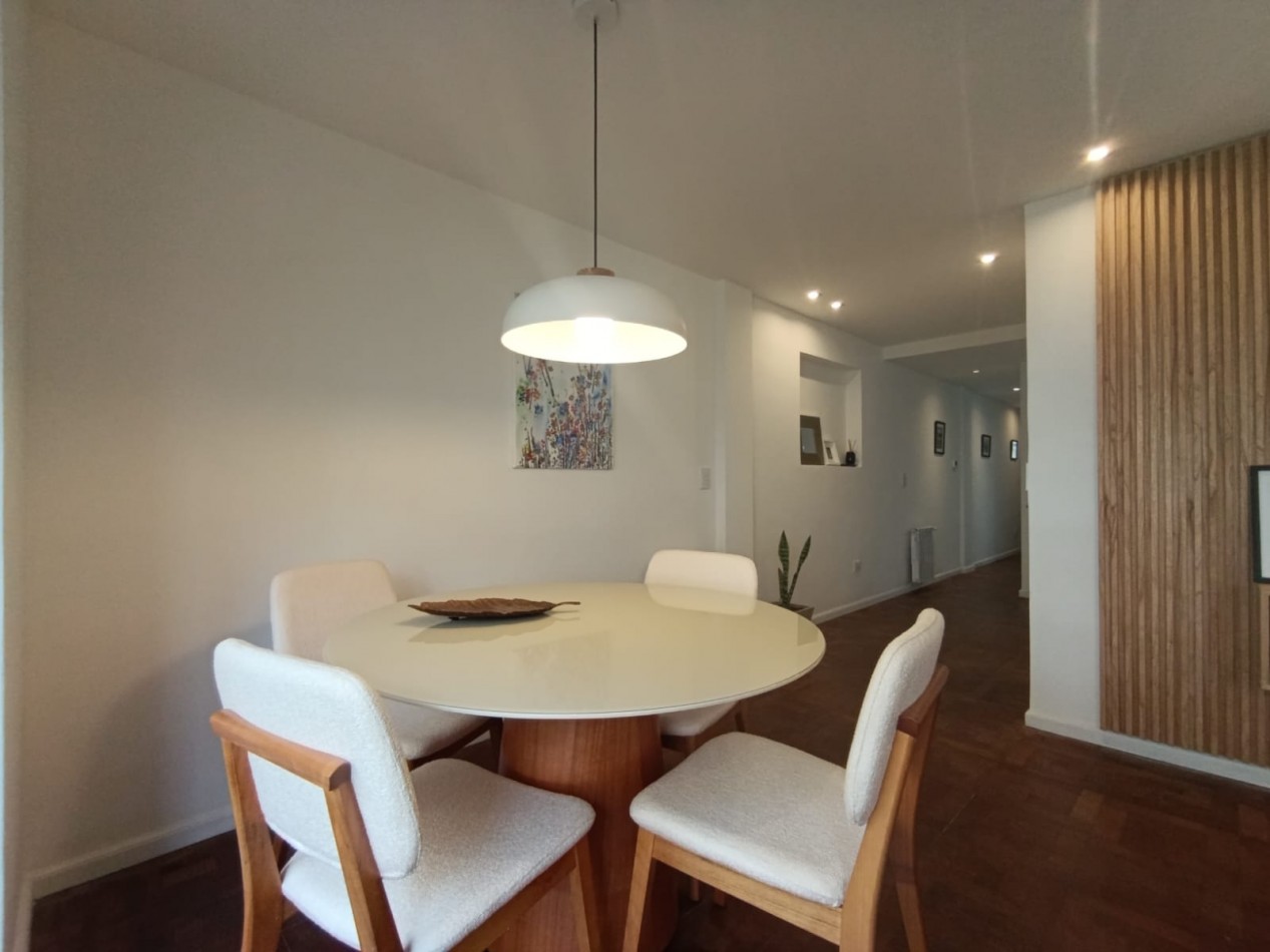 Venta - Semipiso de tres ambientes amueblado.