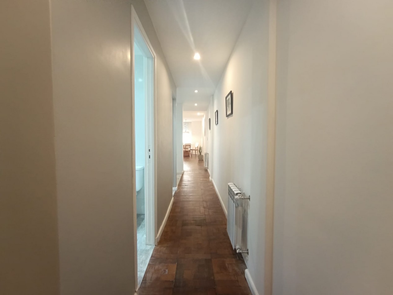 Venta - Semipiso de tres ambientes amueblado.