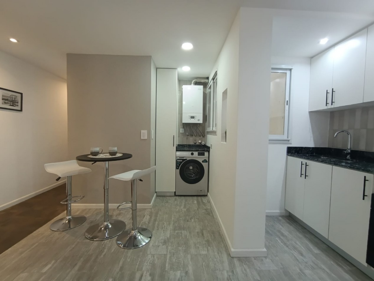 Venta - Semipiso de tres ambientes amueblado.