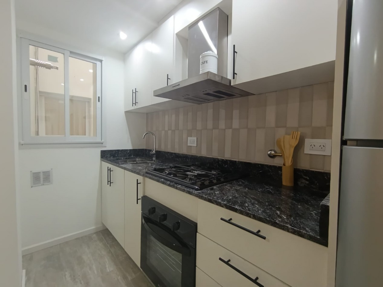 Venta - Semipiso de tres ambientes amueblado.