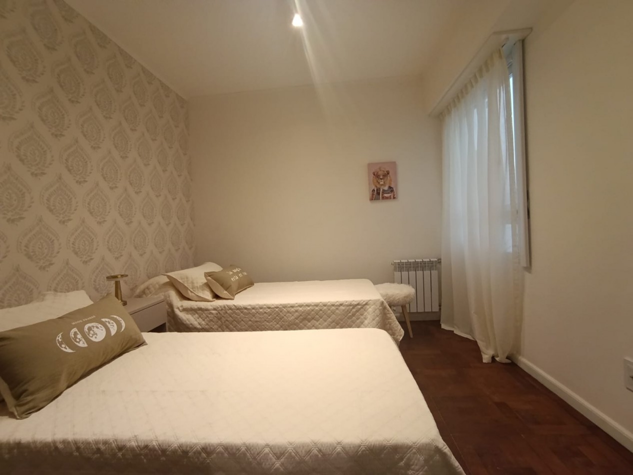 Venta - Semipiso de tres ambientes amueblado.