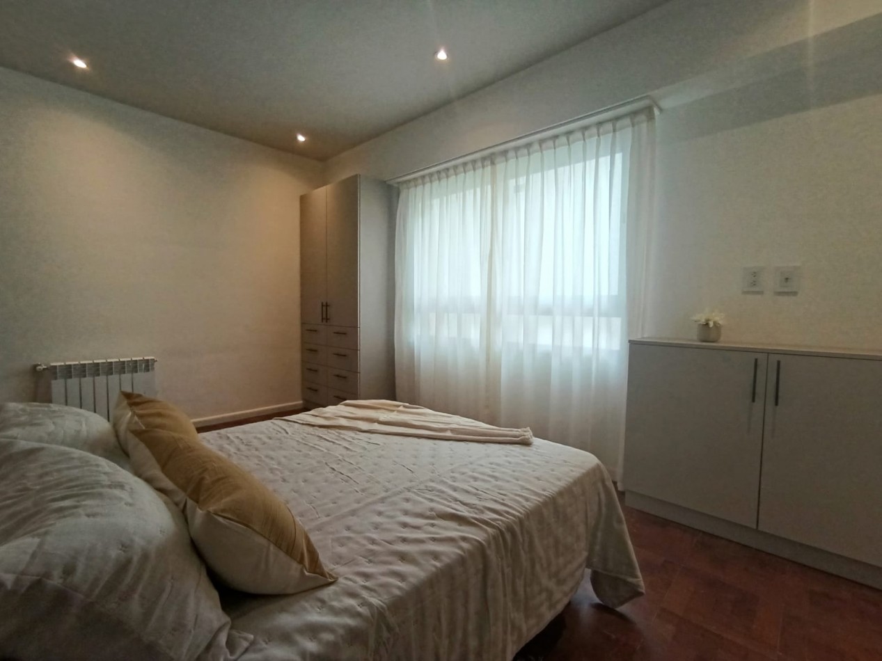 Venta - Semipiso de tres ambientes amueblado.