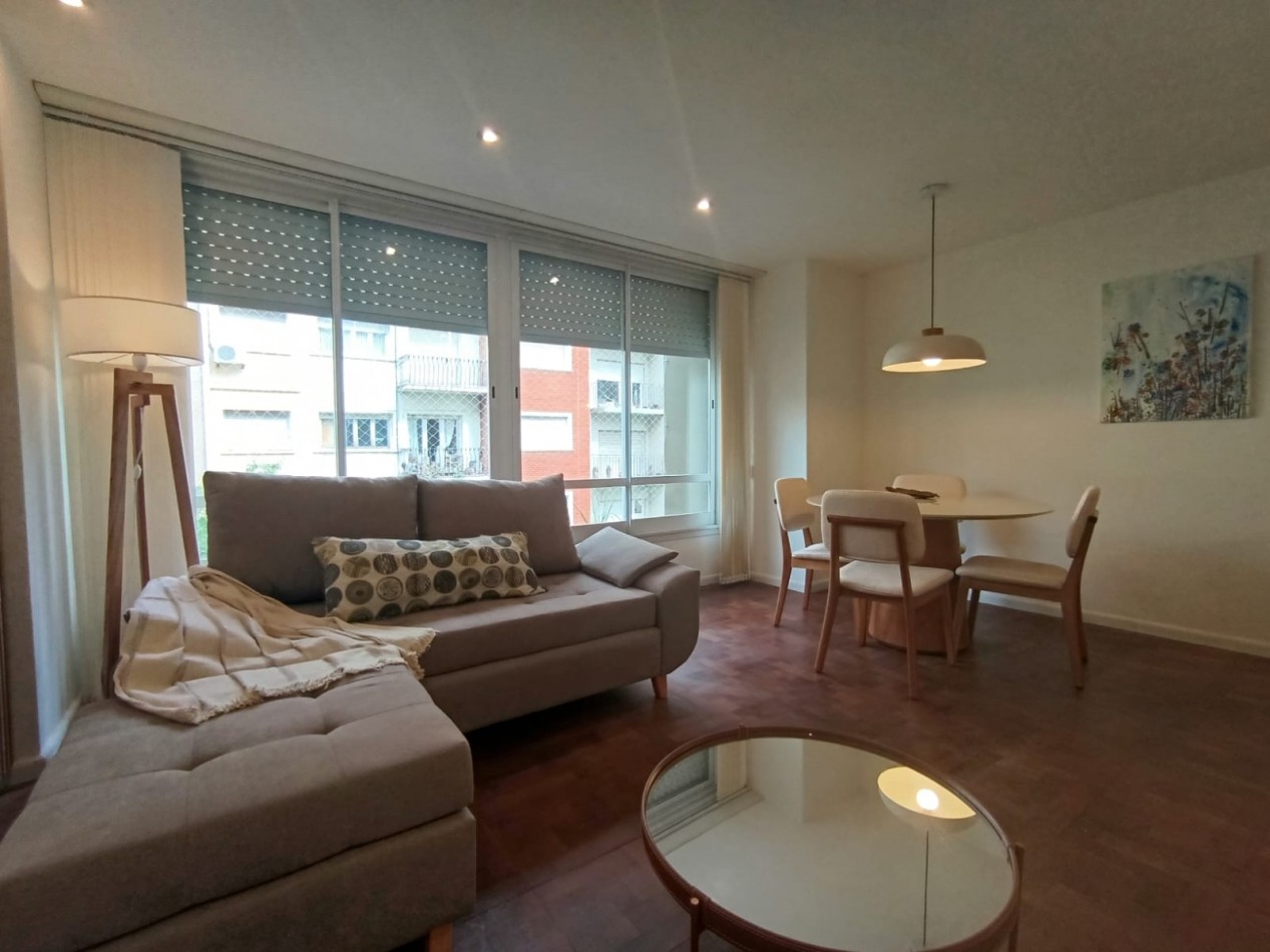 Venta - Semipiso de tres ambientes amueblado.