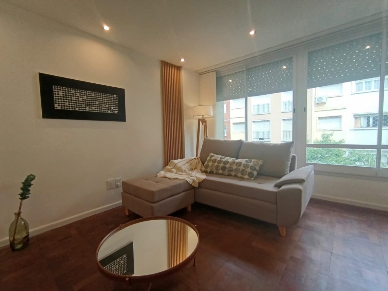 Venta - Semipiso de tres ambientes amueblado.