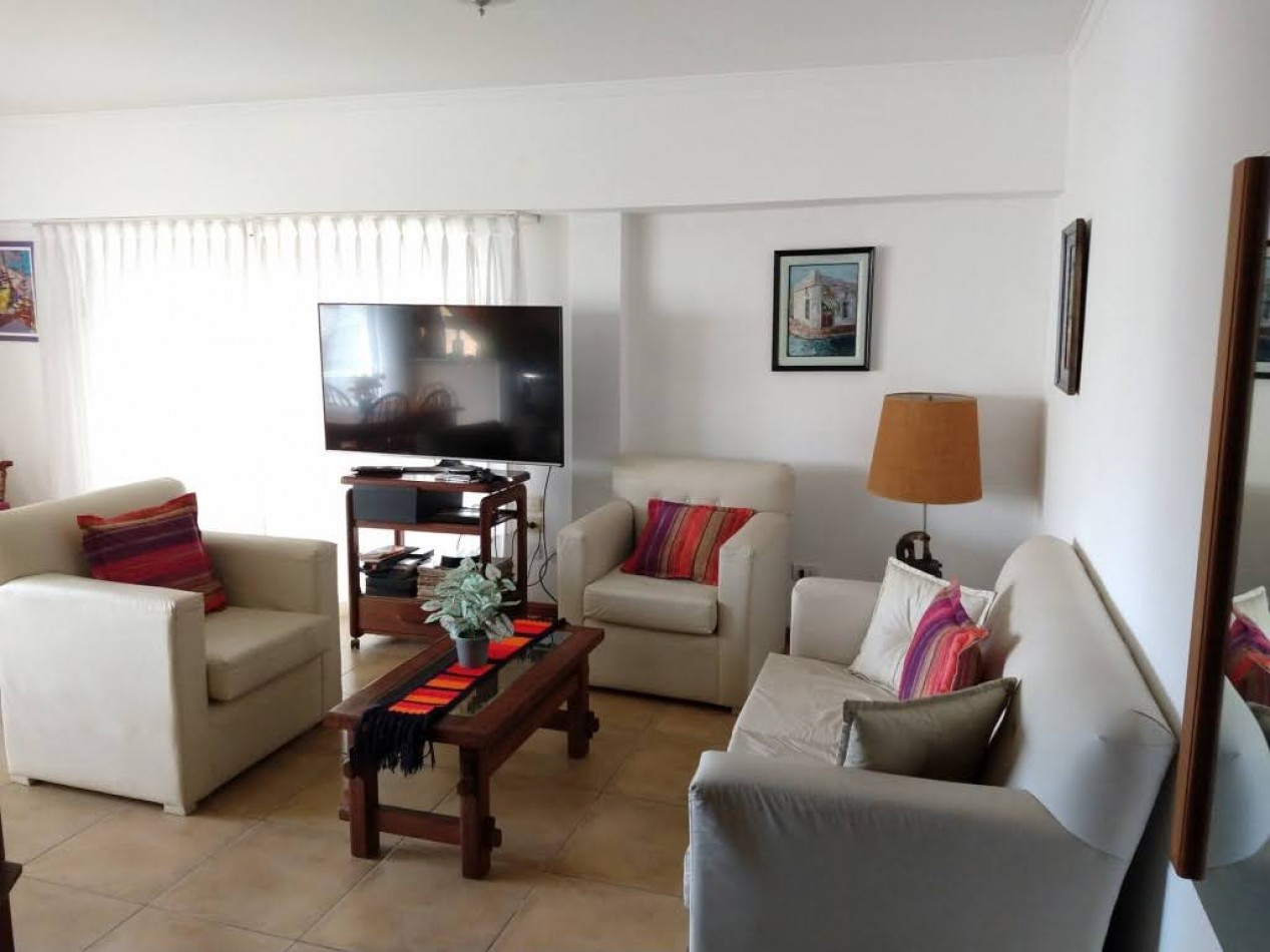 Venta - Penthouse de 4 ambientes con terraza y parrilla.