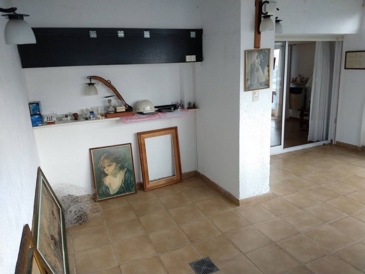 Venta - Penthouse de 4 ambientes con terraza y parrilla.