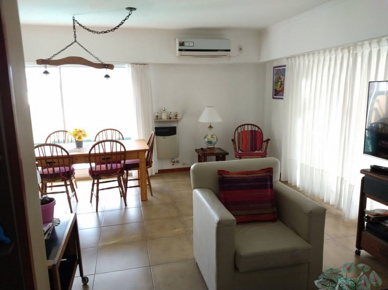Venta - Penthouse de 4 ambientes con terraza y parrilla.