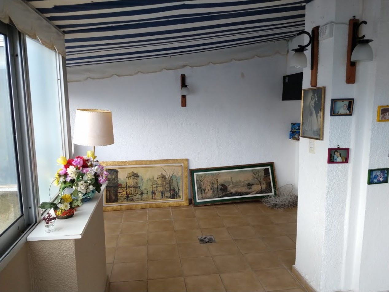 Venta - Penthouse de 4 ambientes con terraza y parrilla.