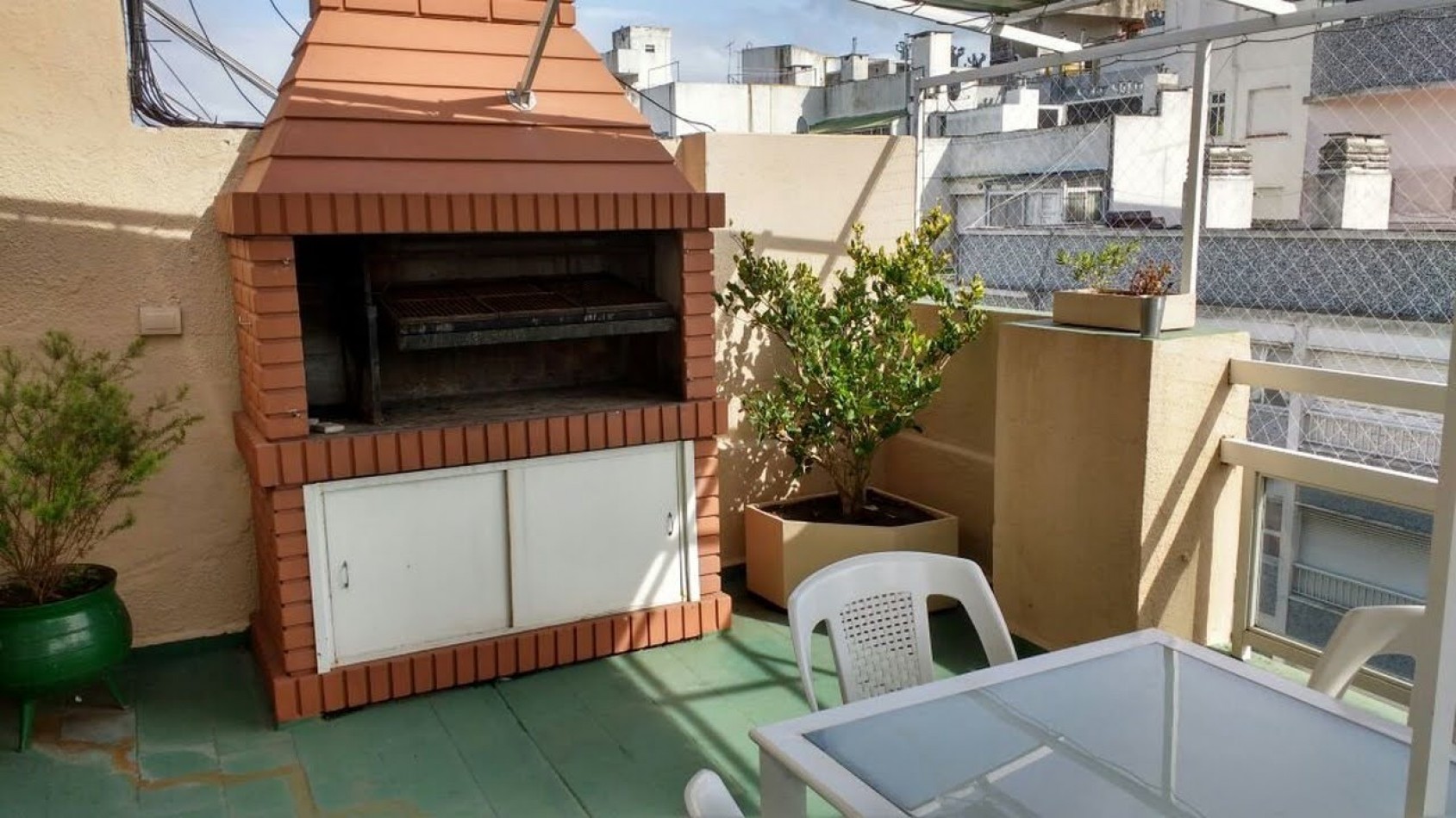 Venta - Penthouse de 4 ambientes con terraza y parrilla.