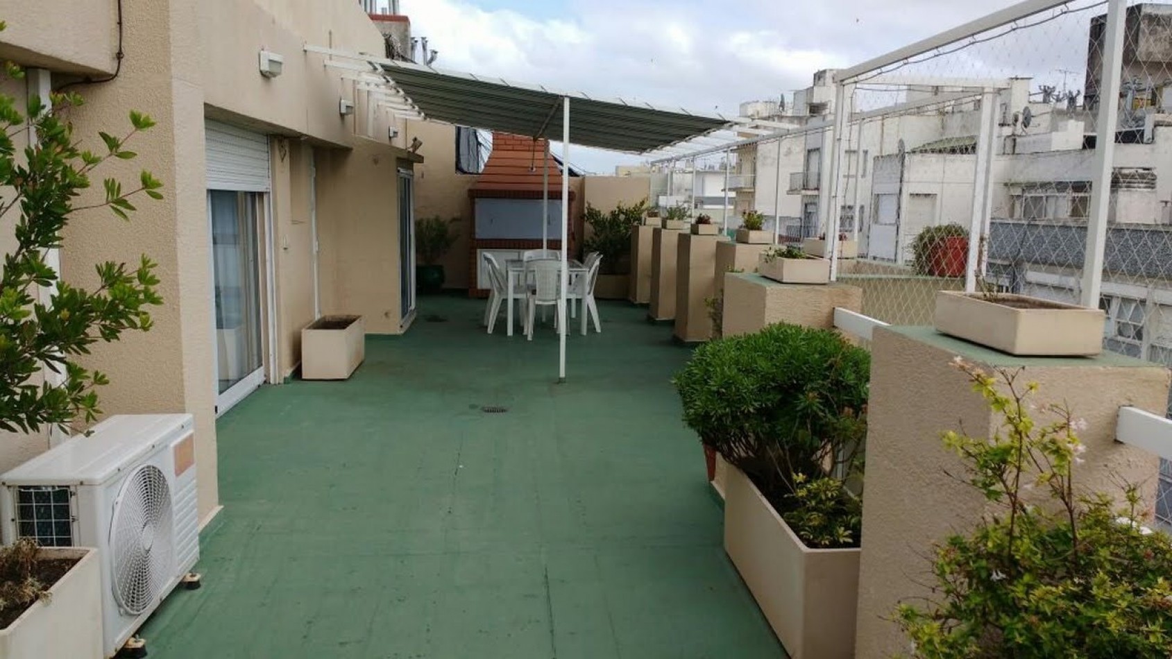Venta - Penthouse de 4 ambientes con terraza y parrilla.