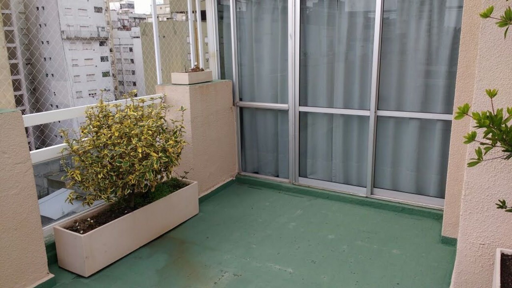 Venta - Penthouse de 4 ambientes con terraza y parrilla.