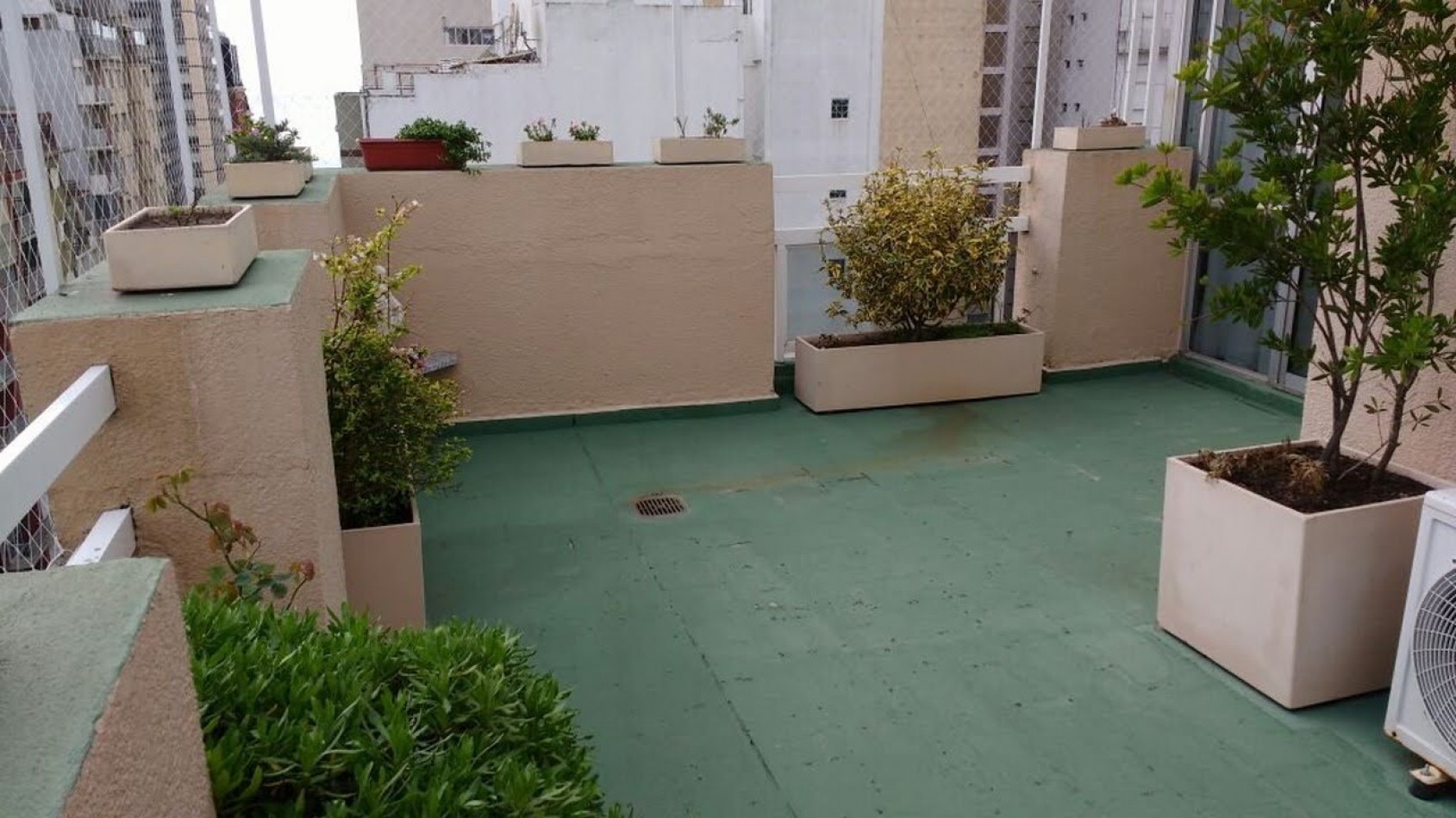 Venta - Penthouse de 4 ambientes con terraza y parrilla.