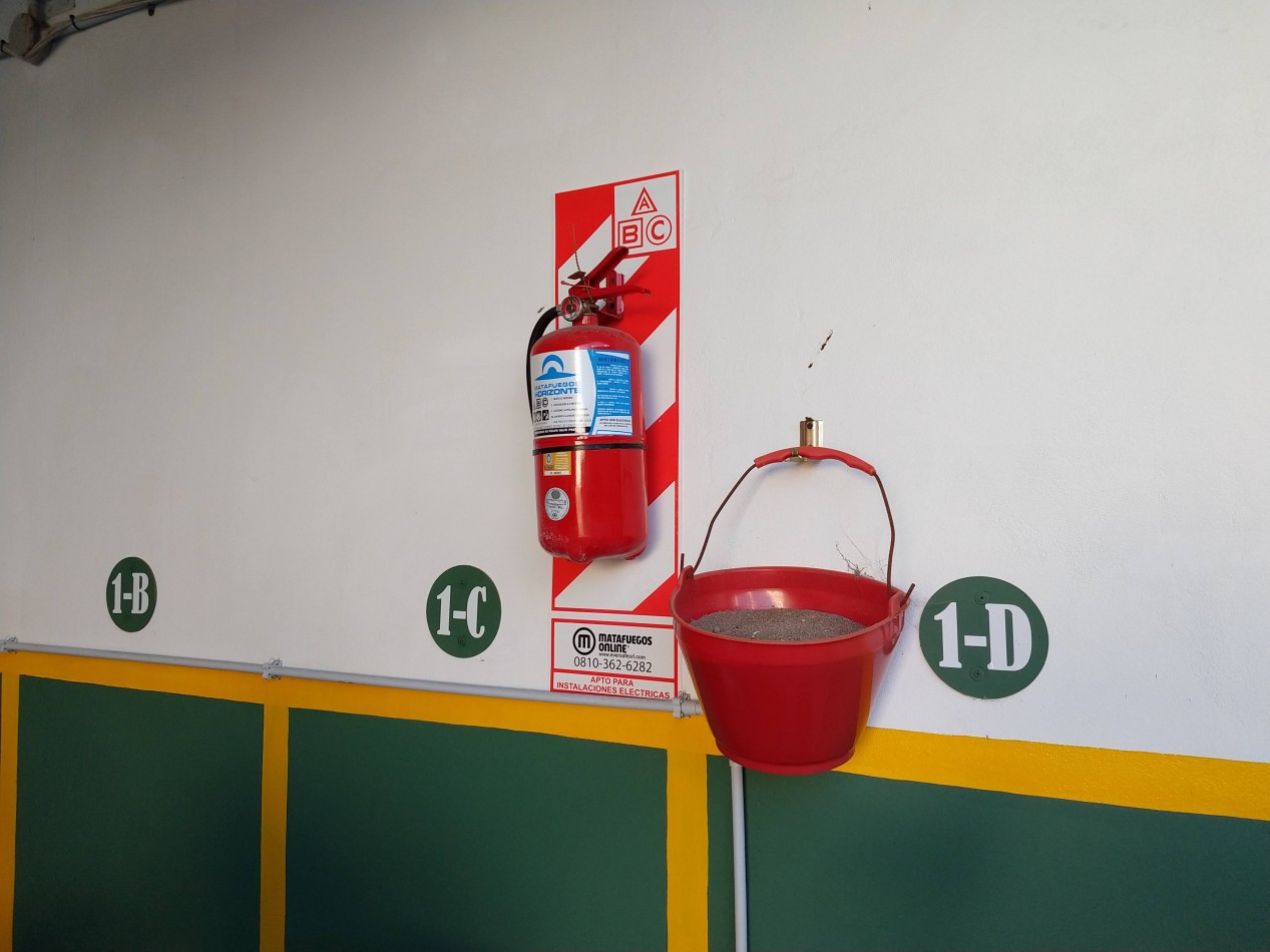 Venta - Cochera con amplia capacidad.