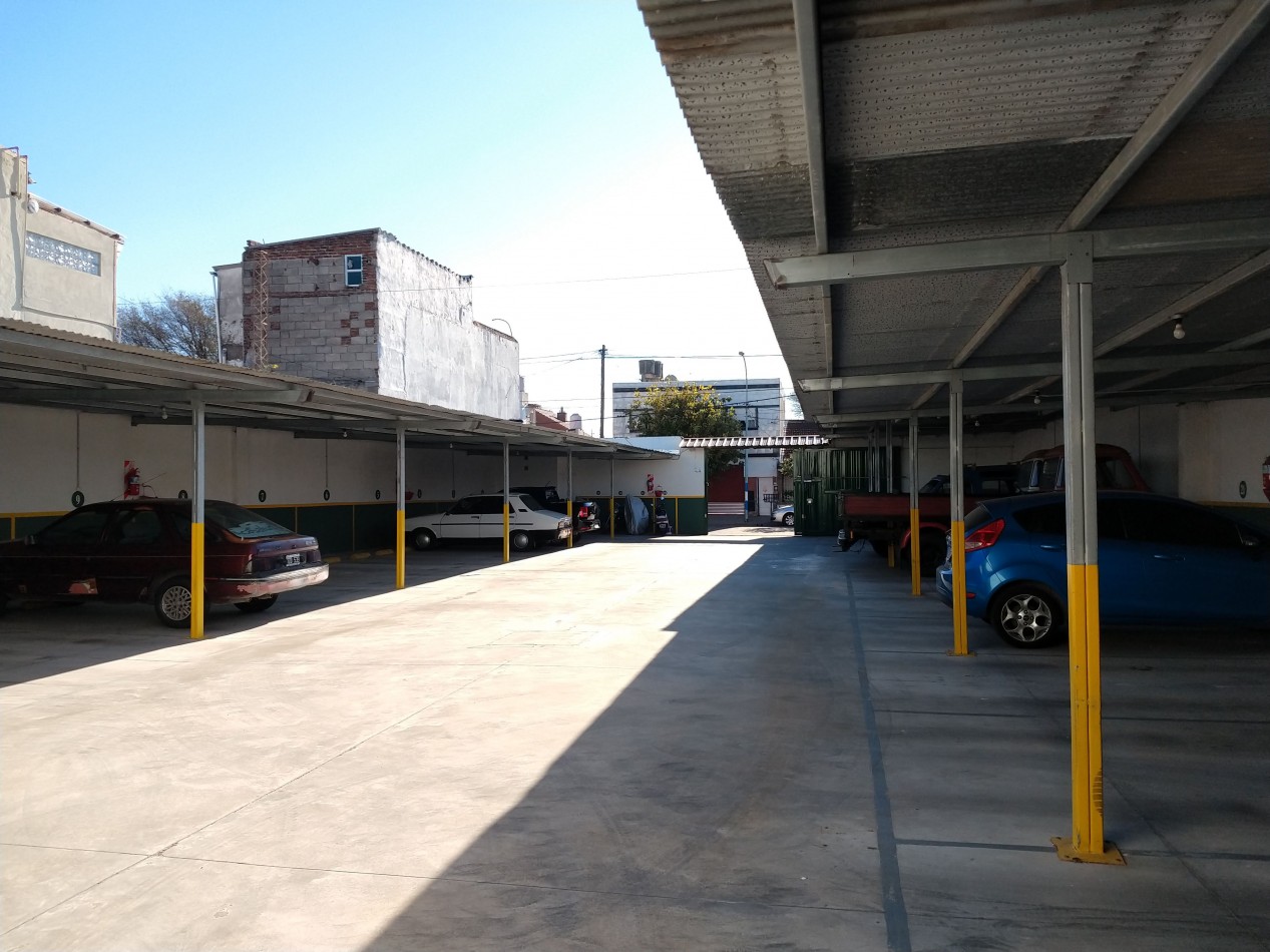 Venta - Cochera con amplia capacidad.