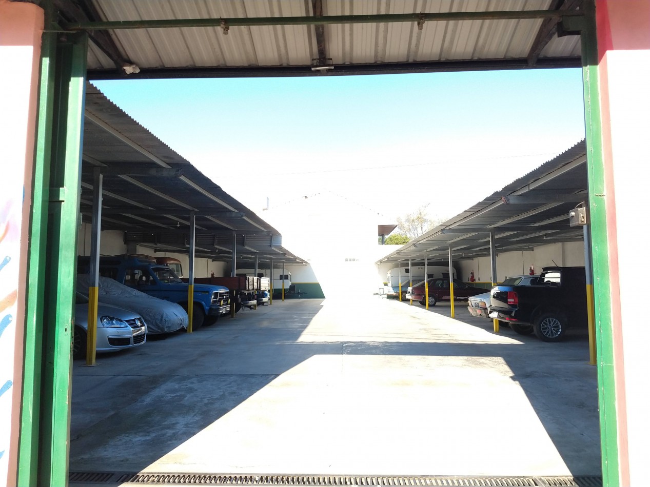 Venta - Cochera con amplia capacidad.