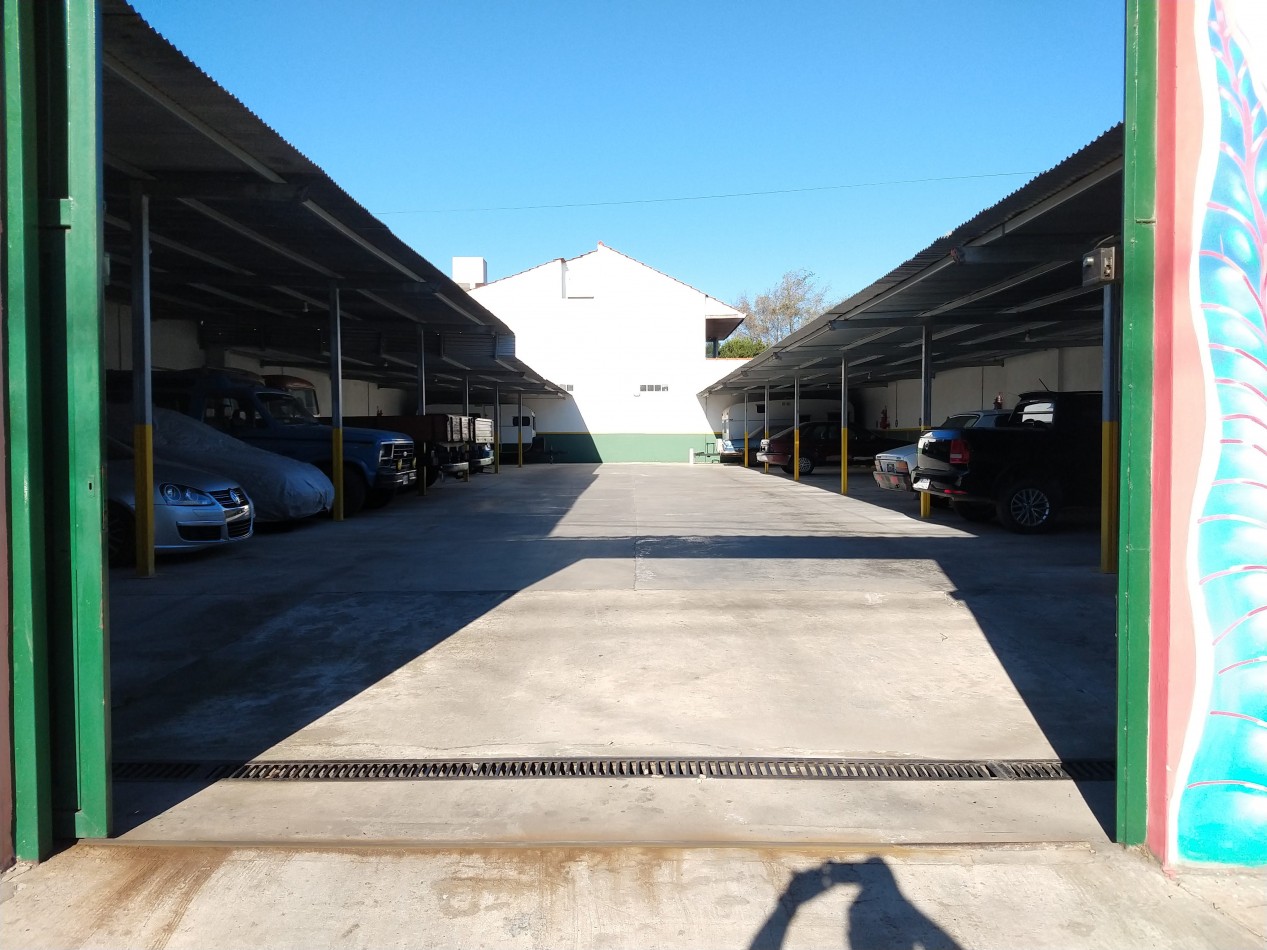 Venta - Cochera con amplia capacidad.
