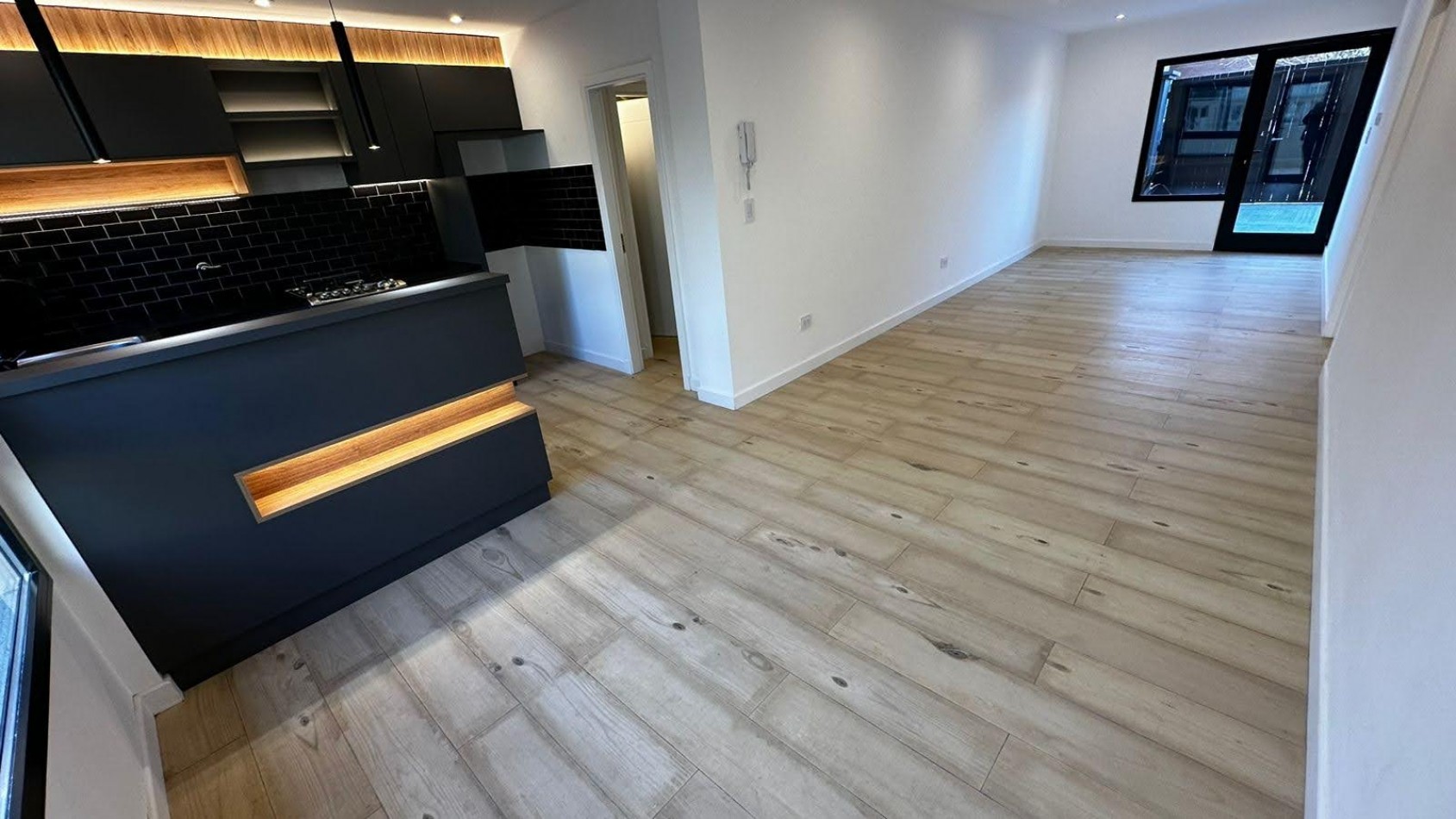 Venta - PH a nuevo con patio y pileta.