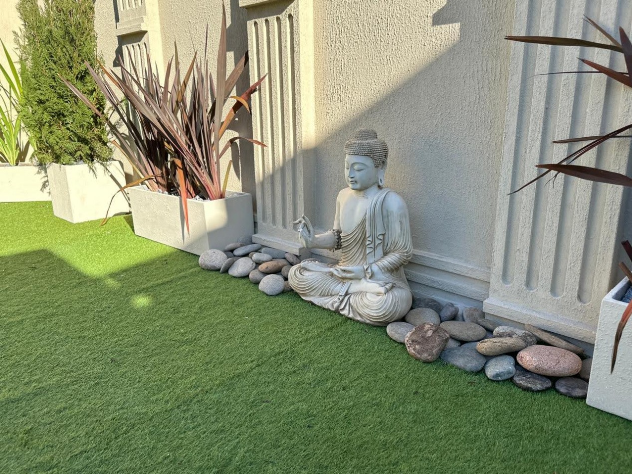 Venta - PH a nuevo con patio y pileta.