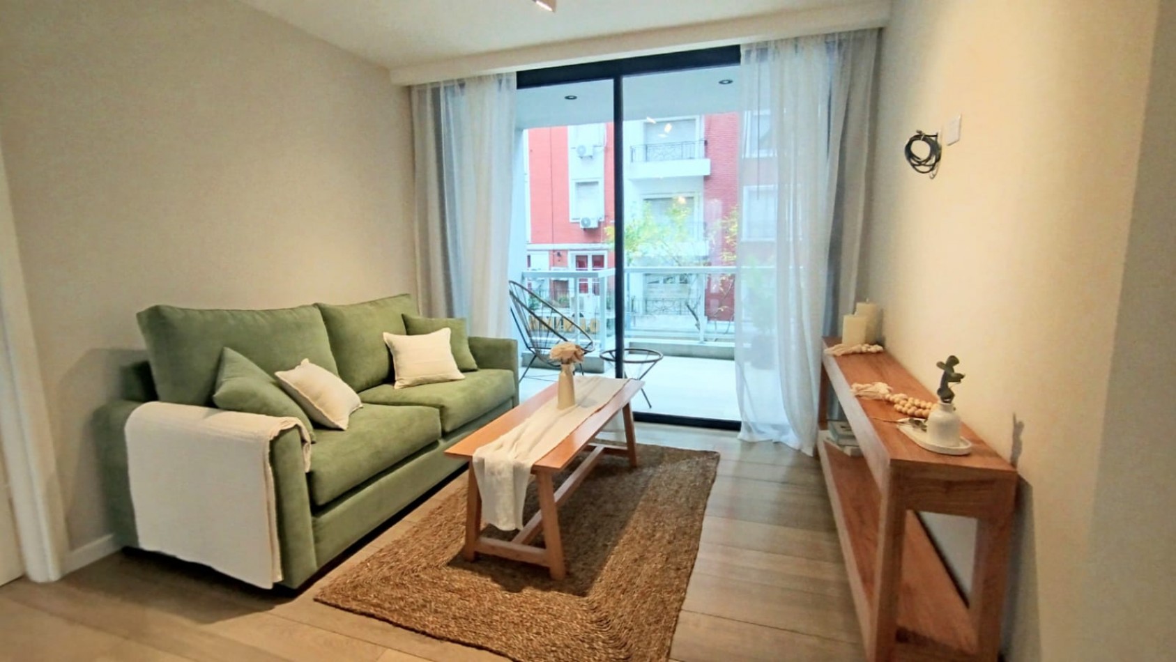 Venta - Departamento de 2 ambientes con patio y balcon a estrenar.