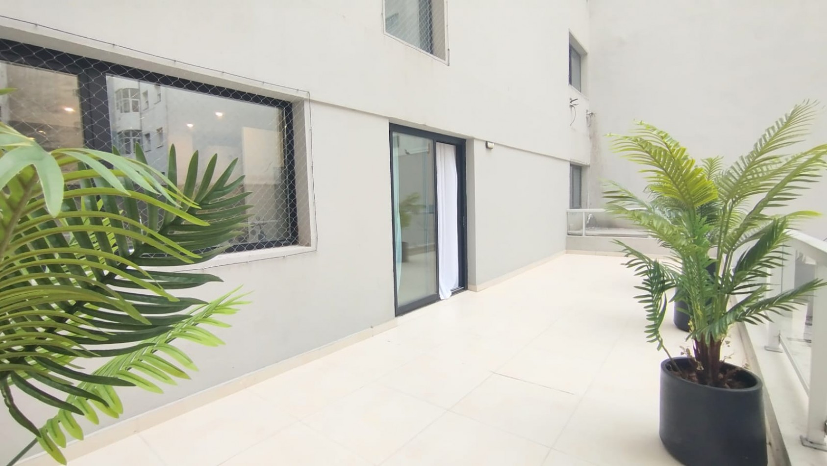 Venta - Departamento de 2 ambientes con patio y balcon a estrenar.