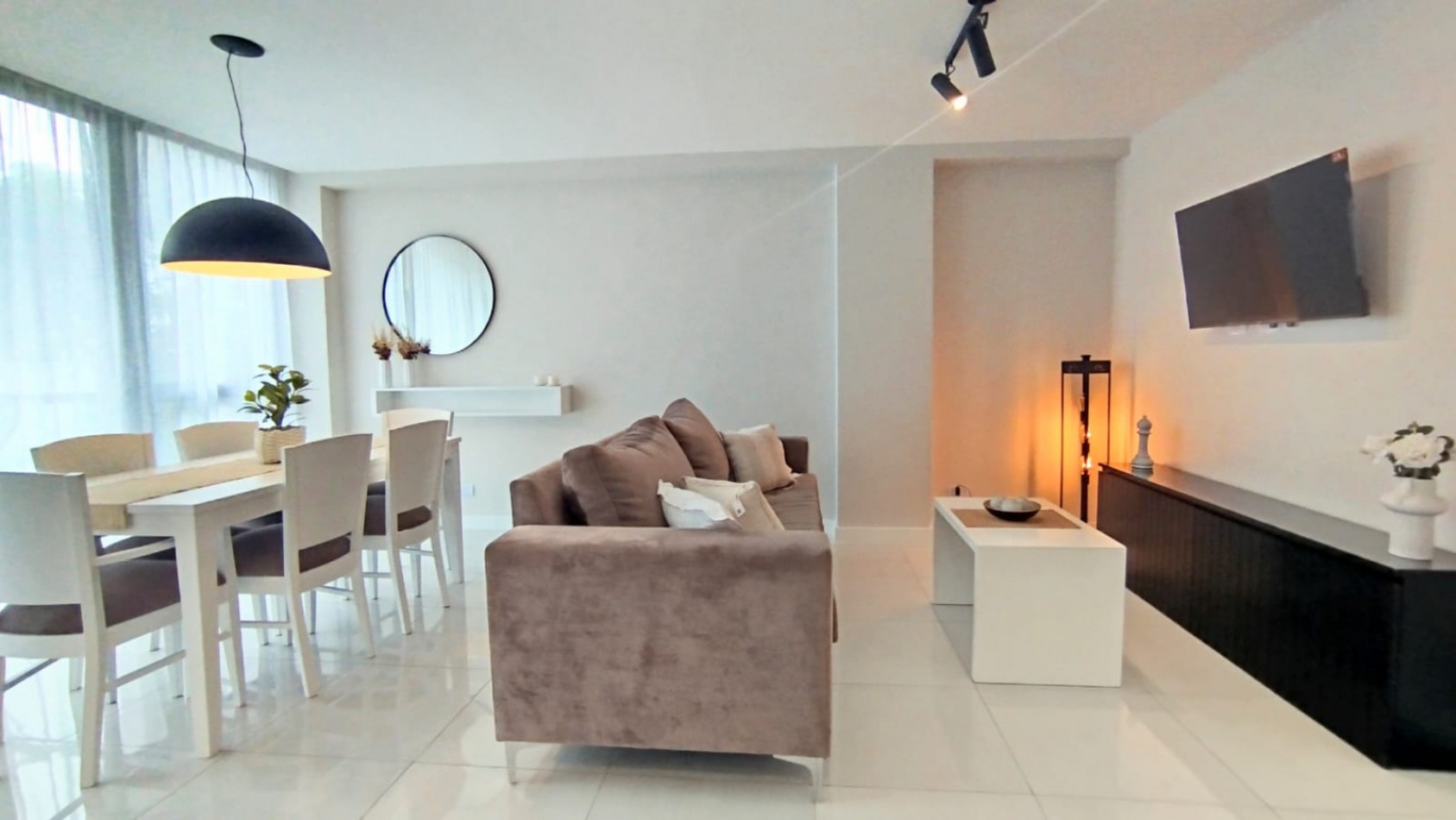 Venta - Semipiso amoblado de 3 ambientes con balcon y baulera.