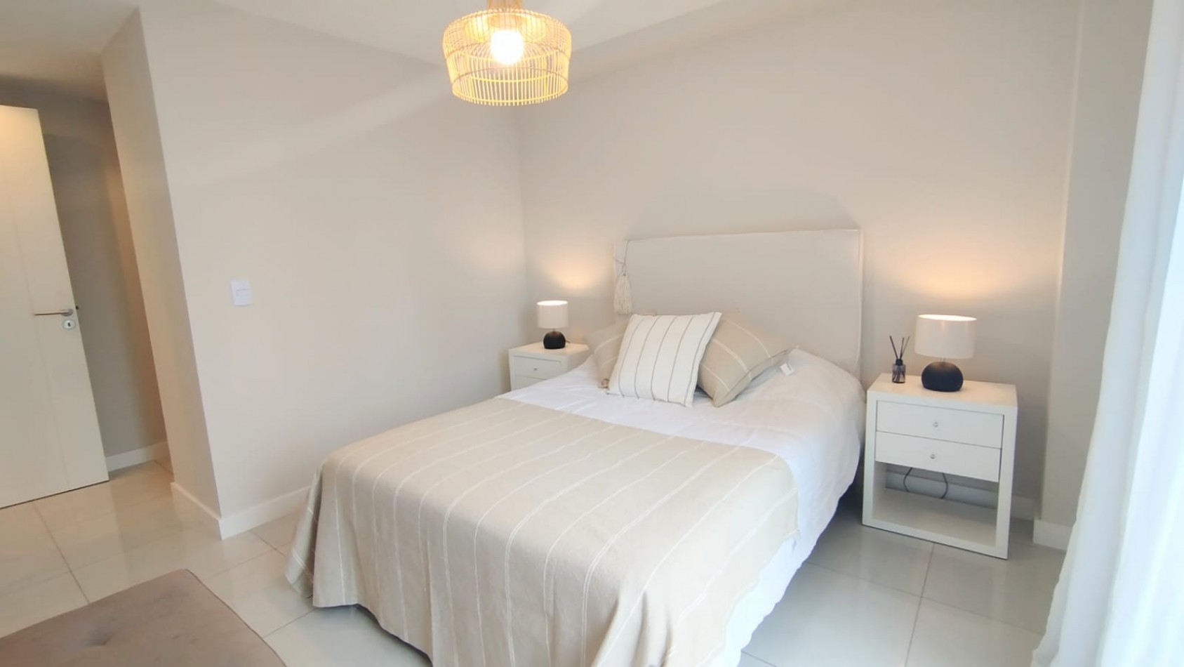 Venta - Semipiso amoblado de 3 ambientes con balcon y baulera.