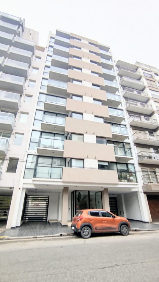 Venta - Semipiso amoblado de 3 ambientes con balcon y baulera.