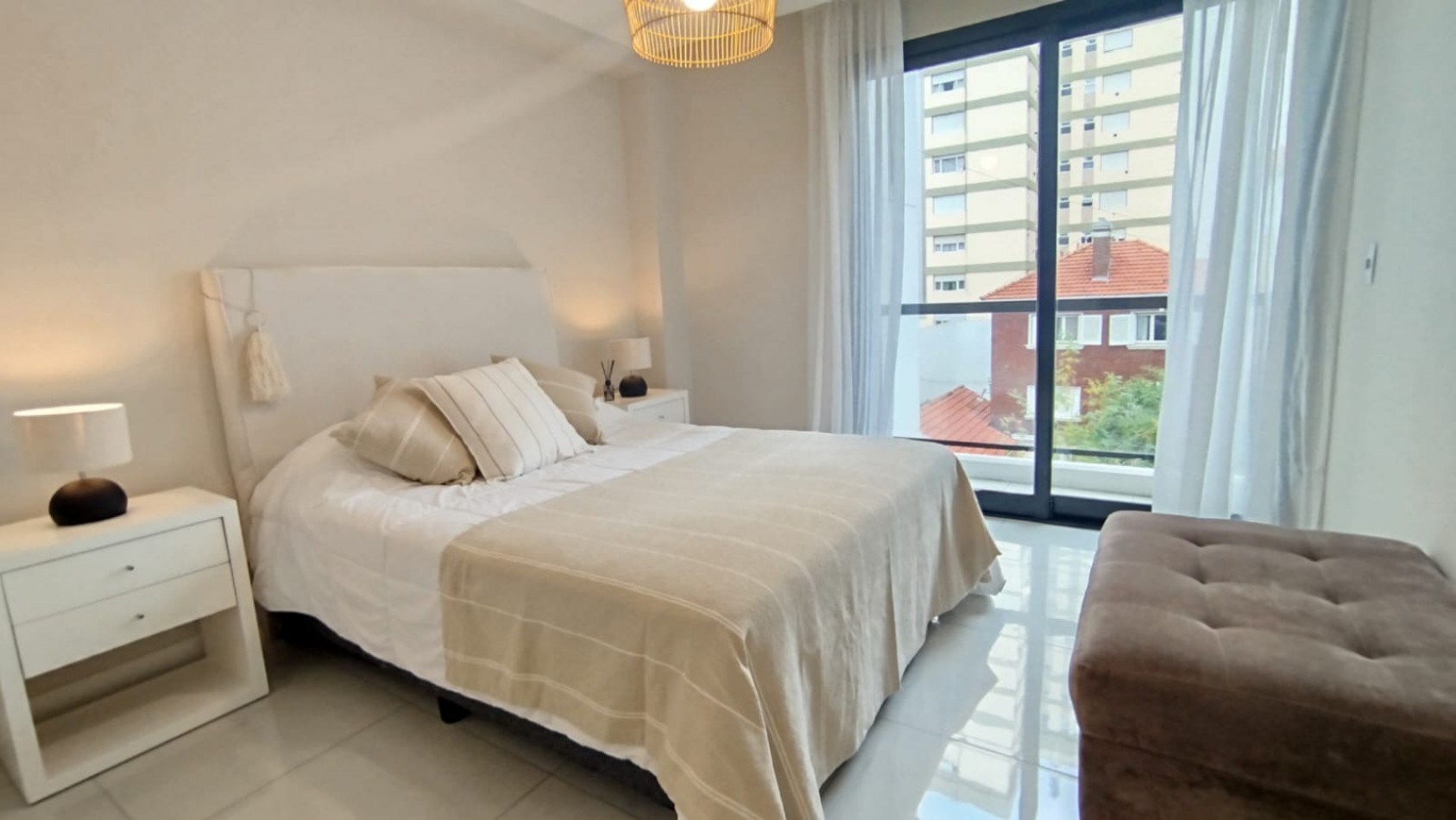 Venta - Semipiso amoblado de 3 ambientes con balcon y baulera.