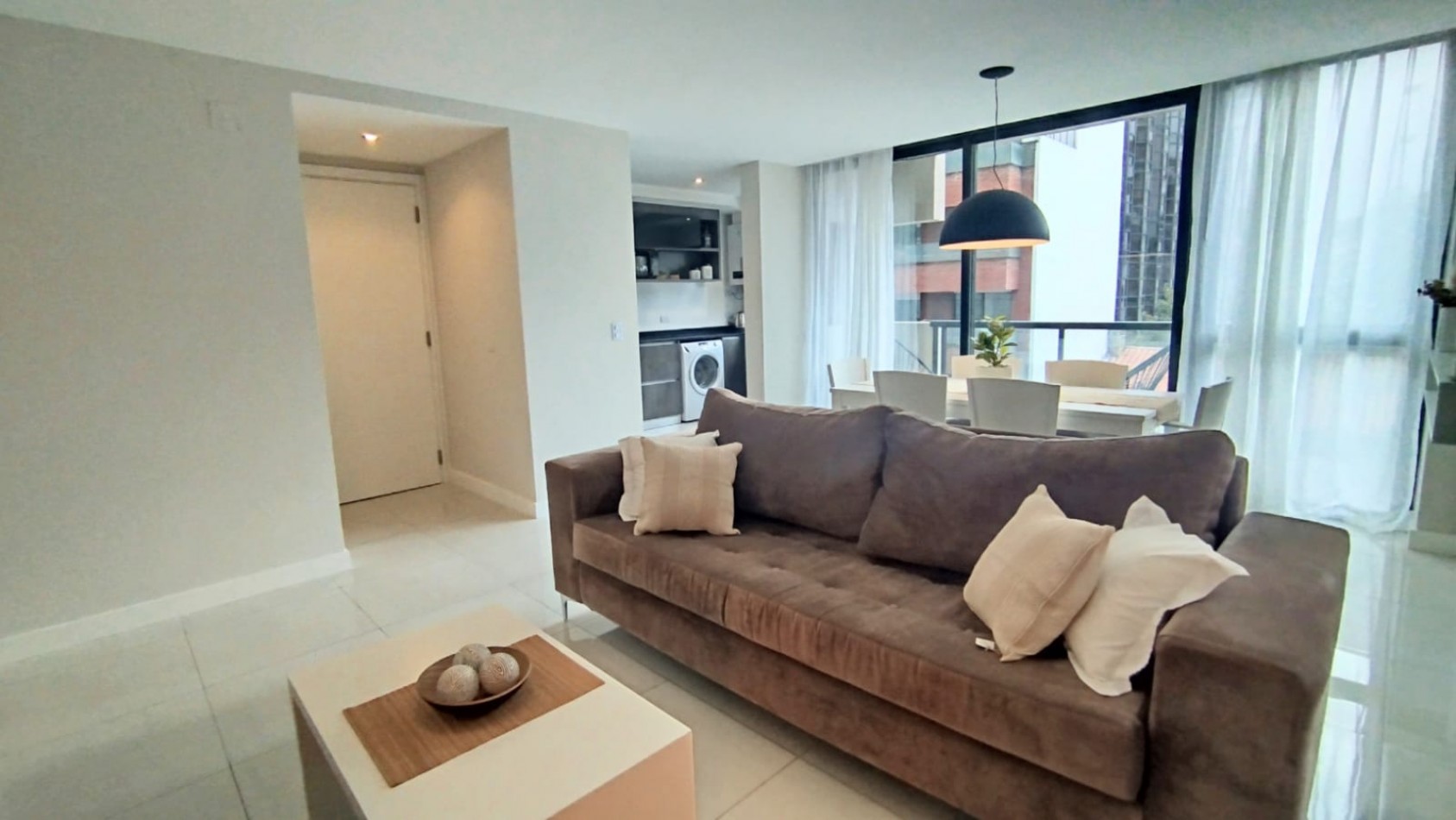 Venta - Semipiso amoblado de 3 ambientes con balcon y baulera.