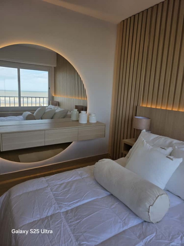 Venta - Departamento 2 ambientes amoblado con dependencia y vista al mar.