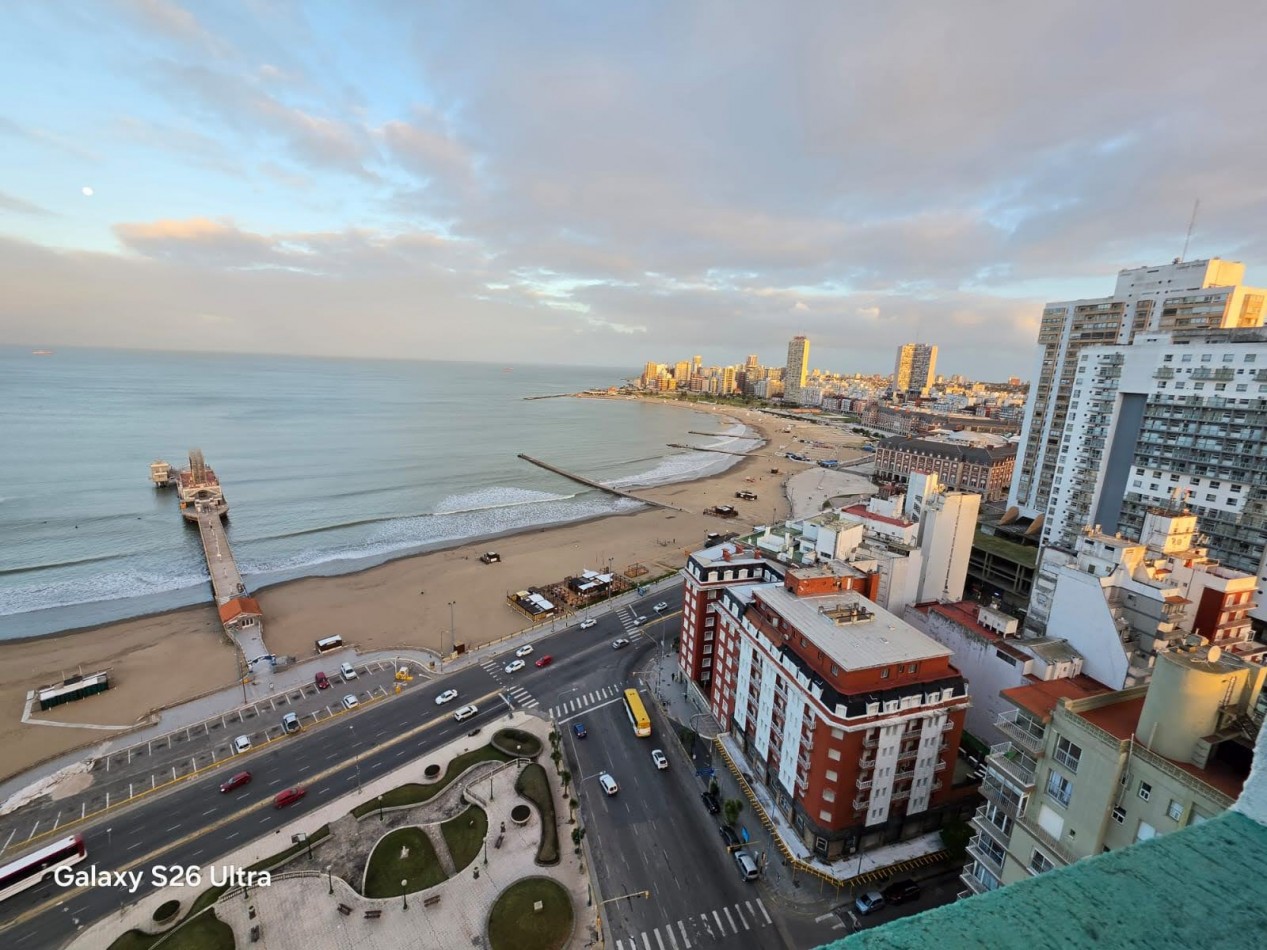 Venta - Departamento 3 ambientes con vista al mar y cochera.