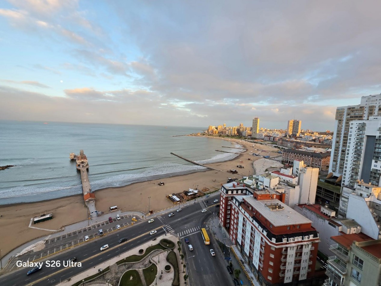 Venta - Departamento 3 ambientes con vista al mar y cochera.