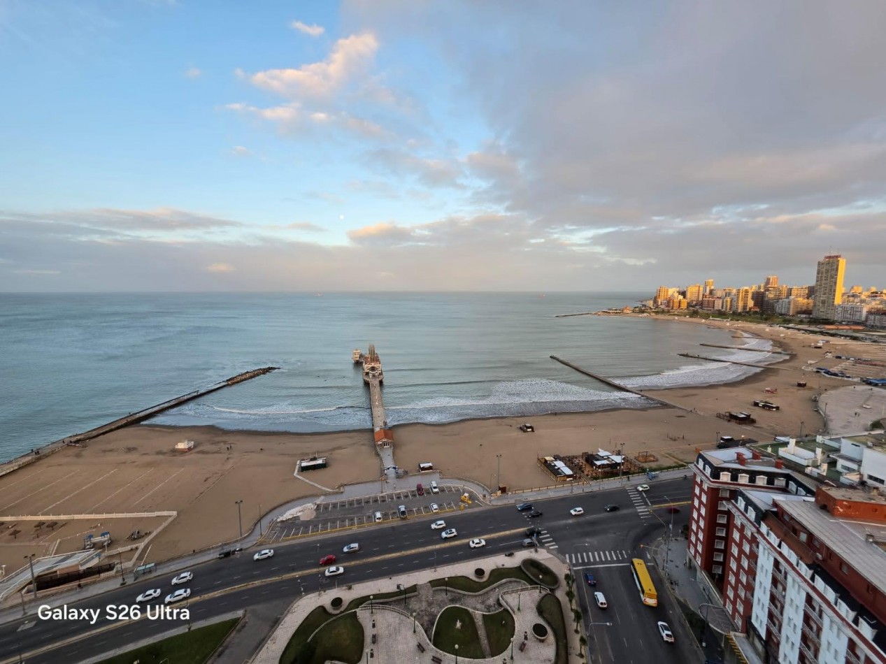 Venta - Departamento 3 ambientes con vista al mar y cochera.
