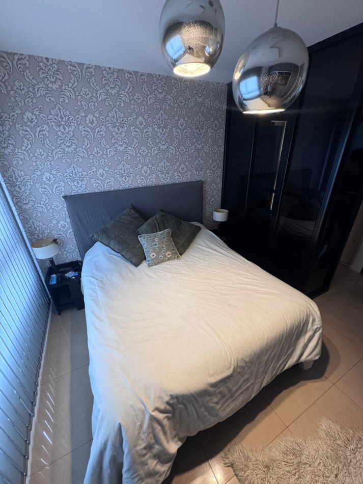 Venta - Departamento amueblado de 2 ambientes con doble cochera.