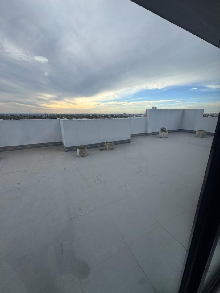 Venta - Departamento amueblado de 2 ambientes con doble cochera.