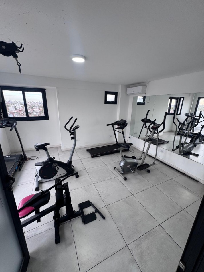 Venta - Departamento amueblado de 2 ambientes con doble cochera.