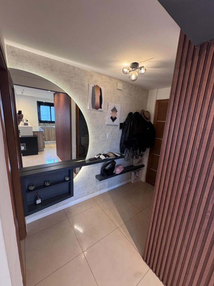 Venta - Departamento amueblado de 2 ambientes con doble cochera.