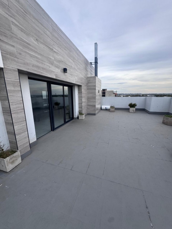 Venta - Departamento amueblado de 2 ambientes con doble cochera.