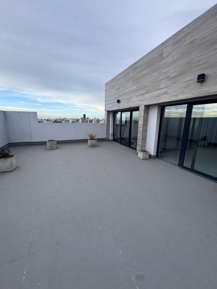 Venta - Departamento amueblado de 2 ambientes con doble cochera.